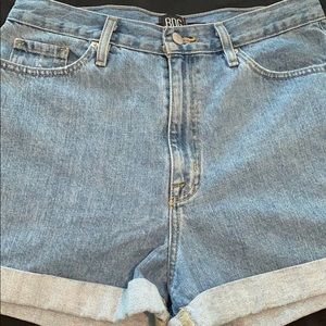 BDG High-Waisted Mom Short- Medium Wash